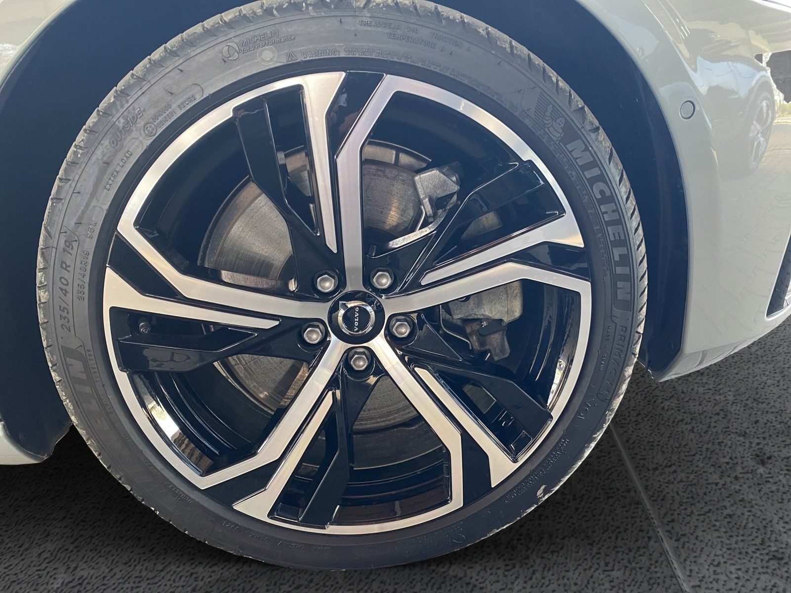 Volvo V60 T8 Ultra Dark AHK*360*HEADUP*