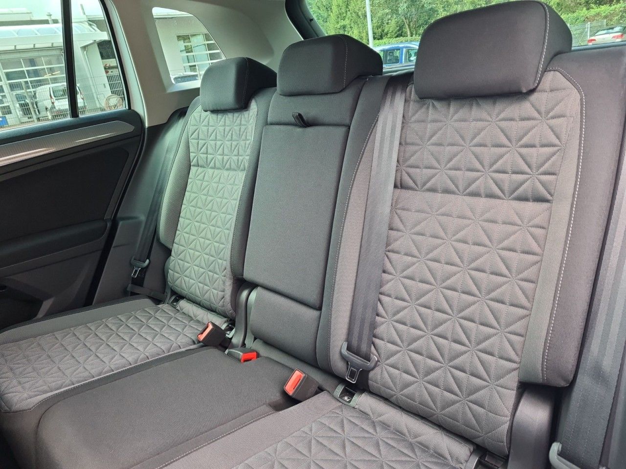 Volkswagen Tiguan 1.5 TSI Life - Samsaru's Car Outlet