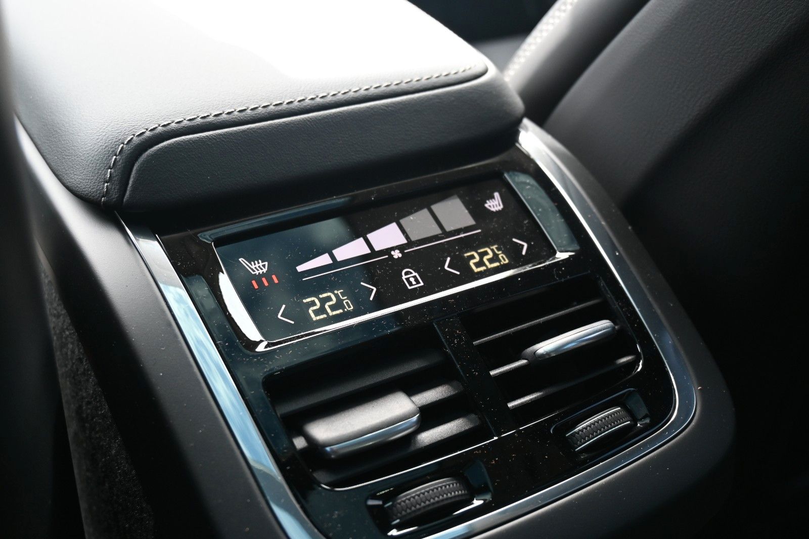 Volvo XC60 B4 D AWD Ultimate Dark*STDHZG*LUFT*360°*ACC