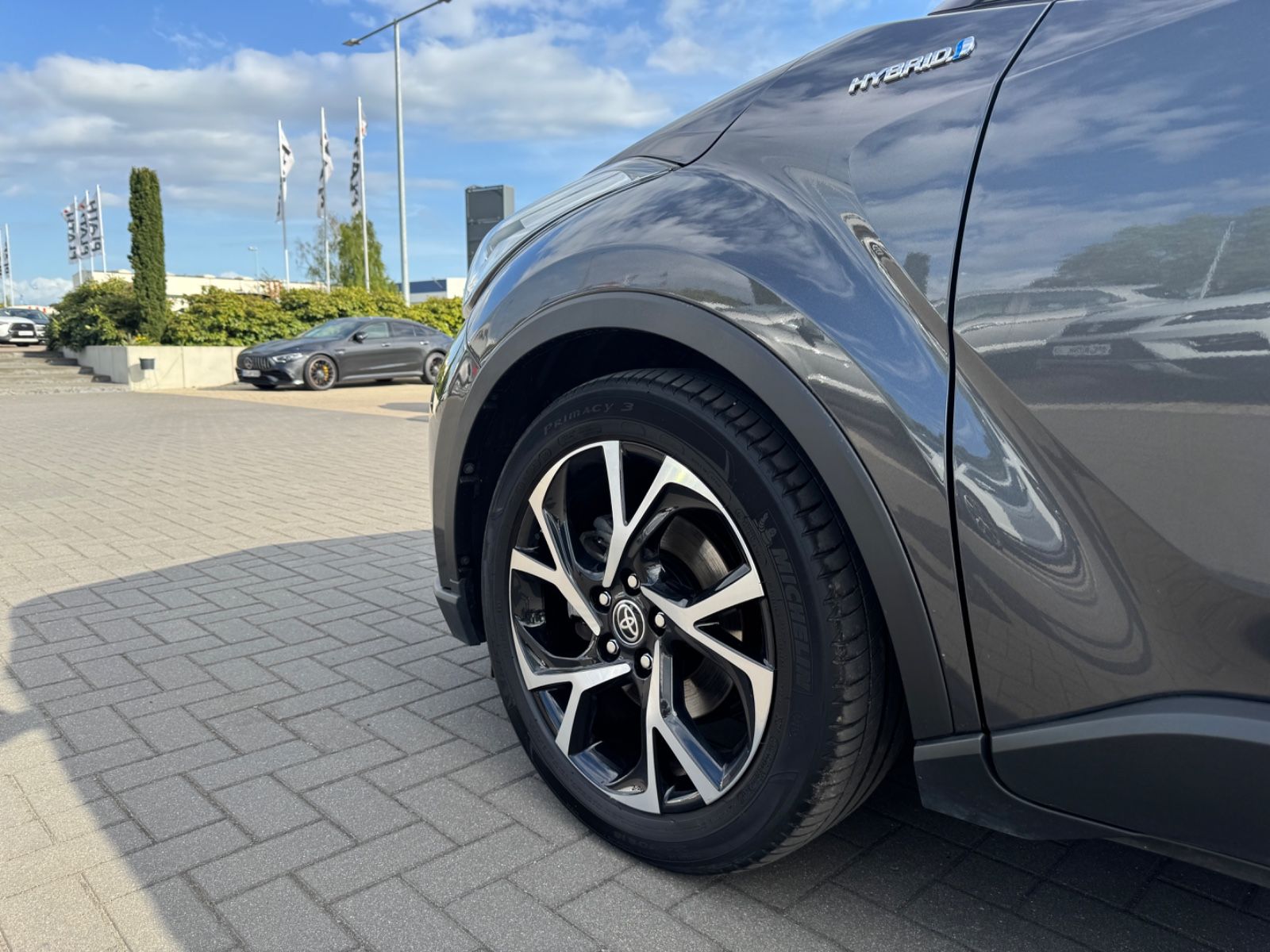 Toyota C-HR Hybrid Style - Samsaru's Car Outlet
