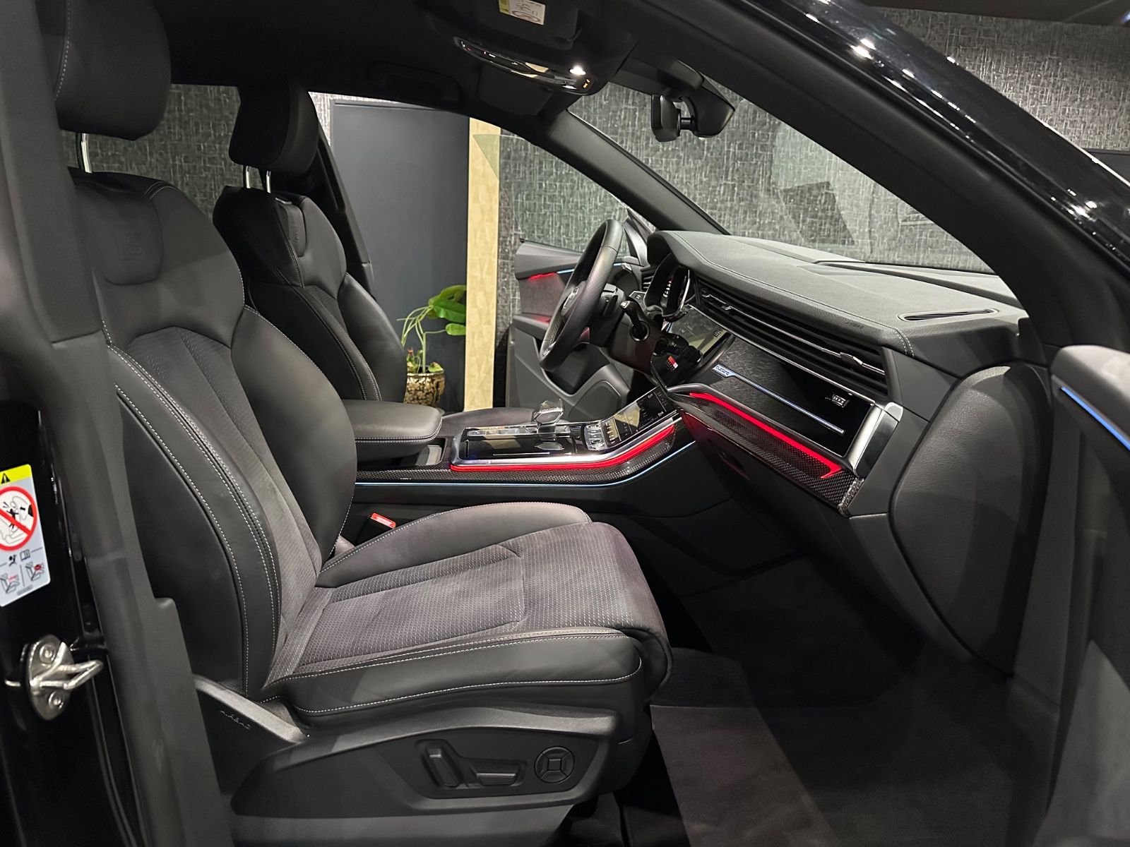 Audi Q8 quattro Competition S Line / Carbon/ Matrix