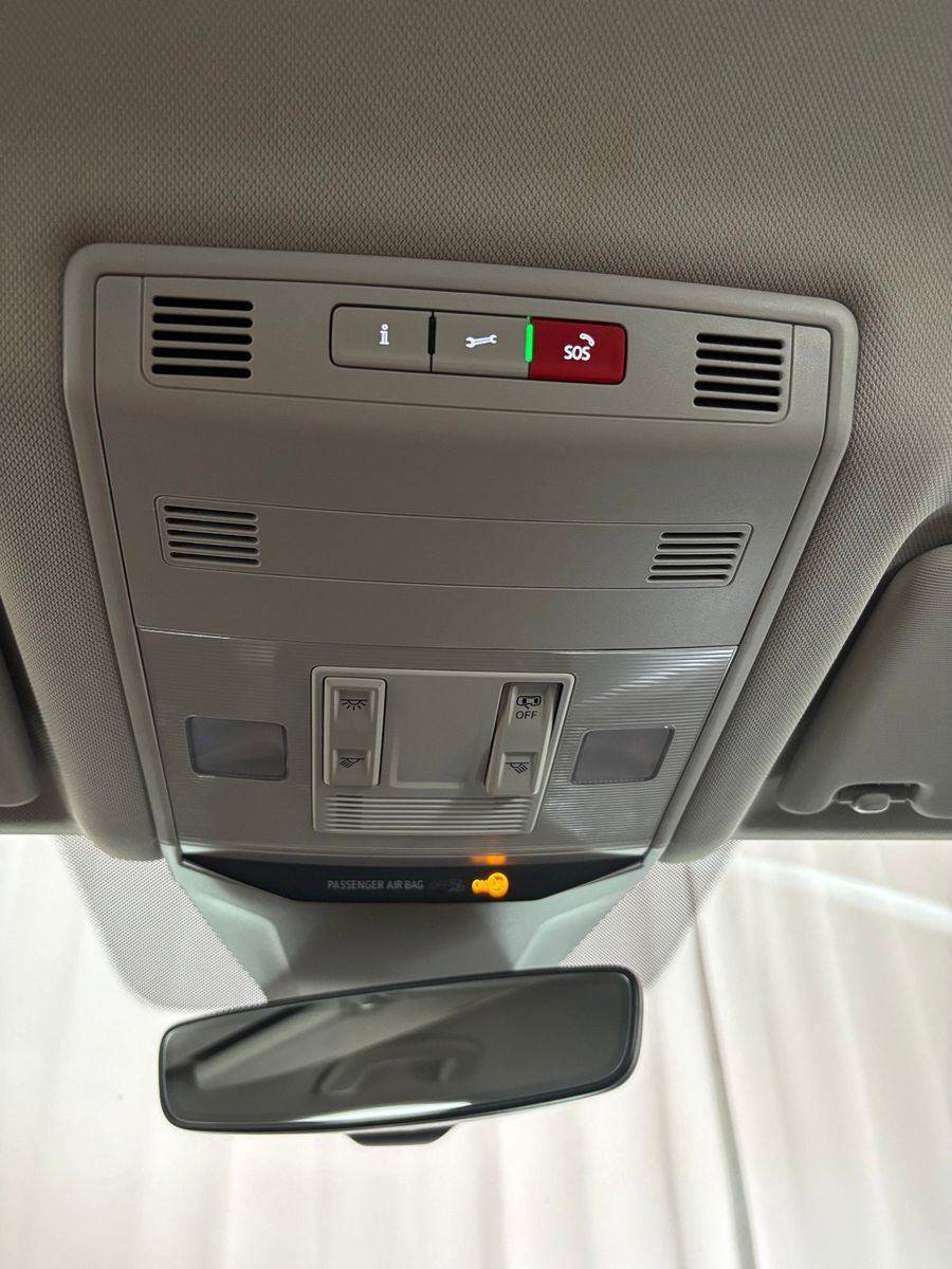 Volkswagen T-Roc Life - Samsaru's Car Outlet