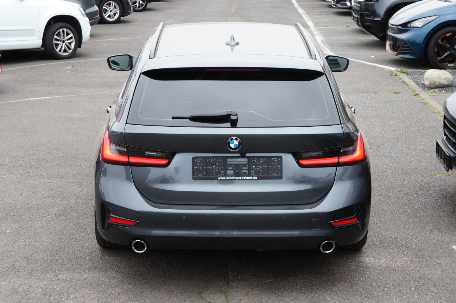 BMW 320d xDrive Advantage - Samsaru's Car Outlet