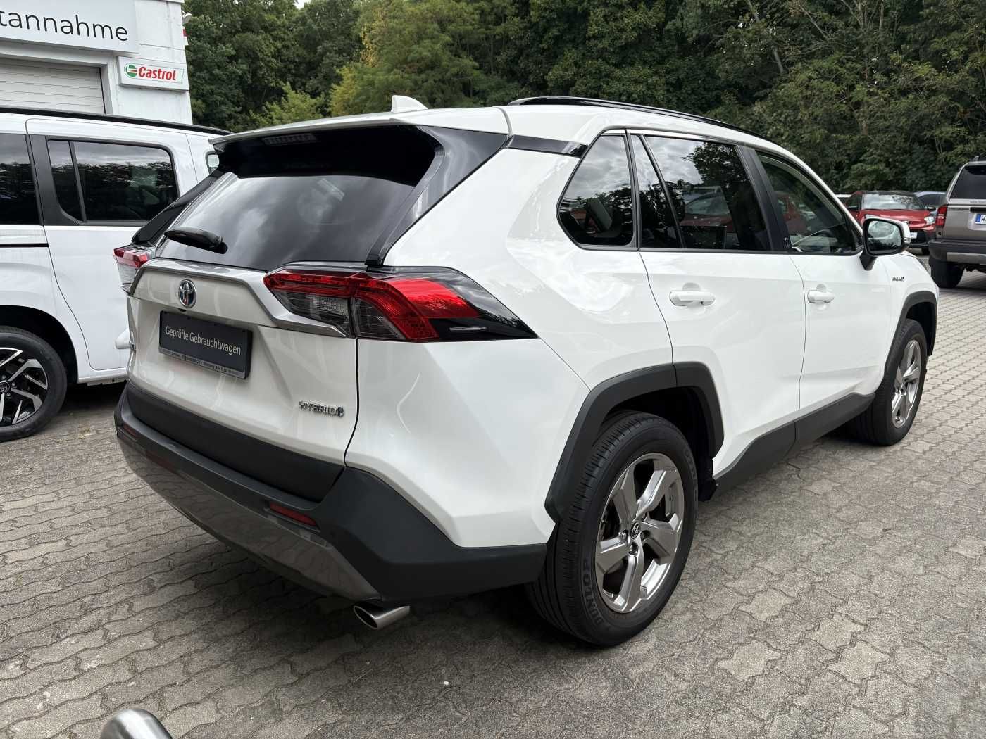 Toyota RAV4 Hybrid - Samsaru's Car Outlet