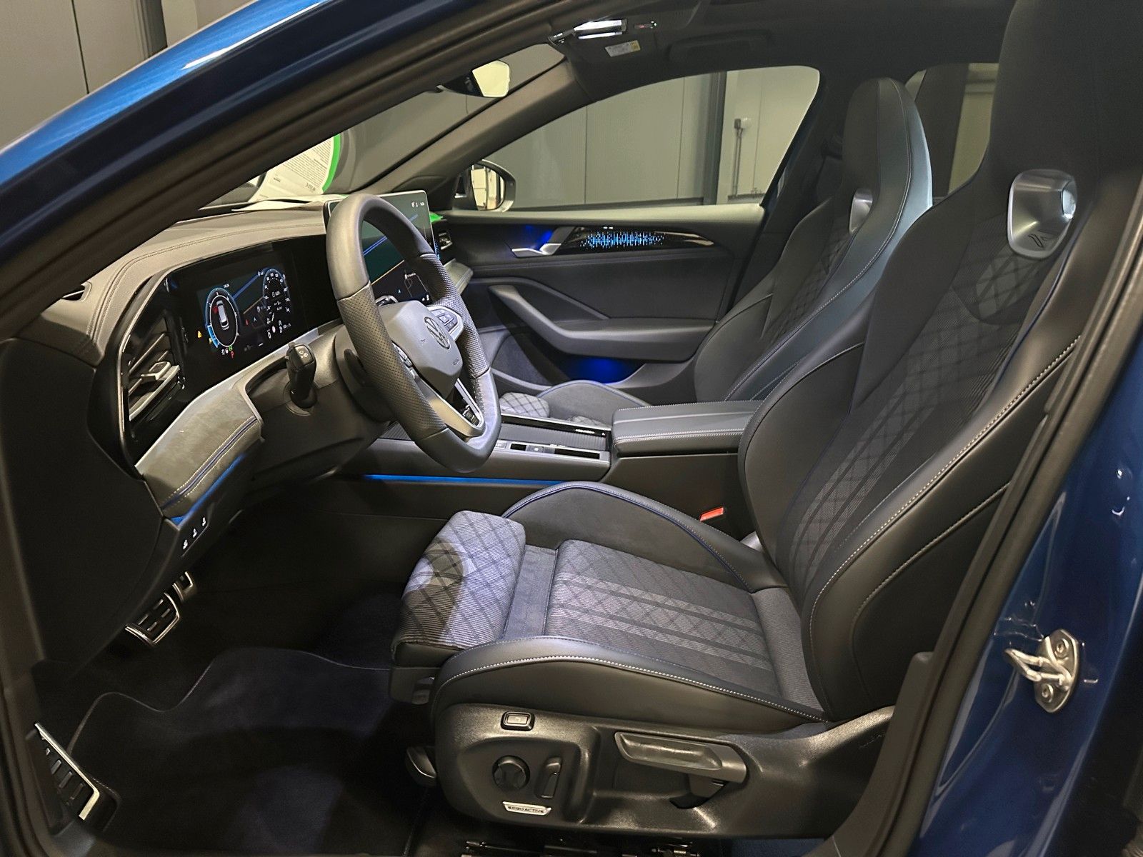 Volkswagen Passat Variant 4Motion R-Line *AHK*PANORAMA*HUD*