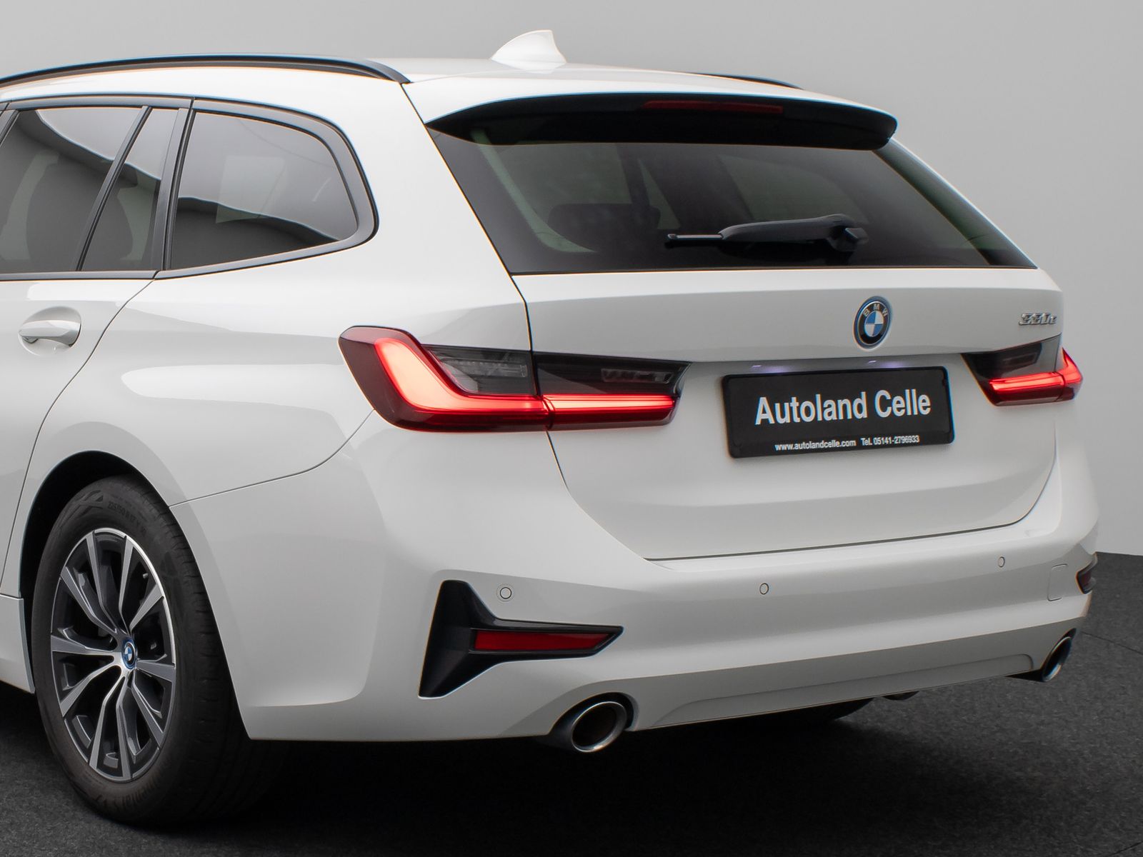 BMW 330e - Samsaru's Car Outlet