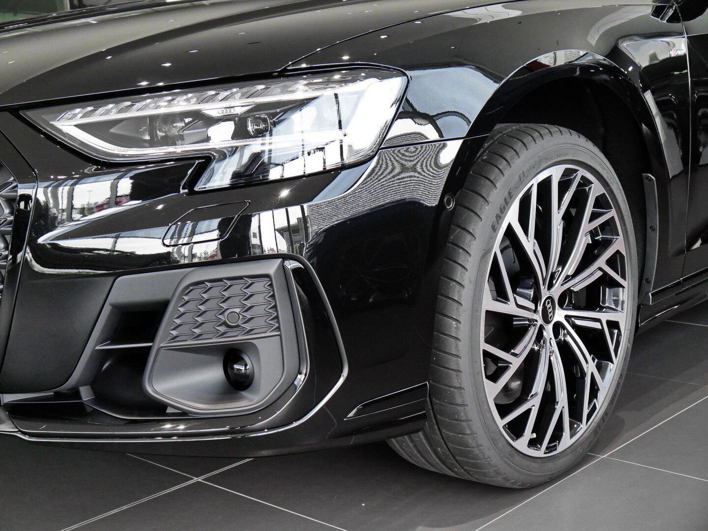 Audi A8 60 TFSI quattro S line - Samsaru's Car Outlet