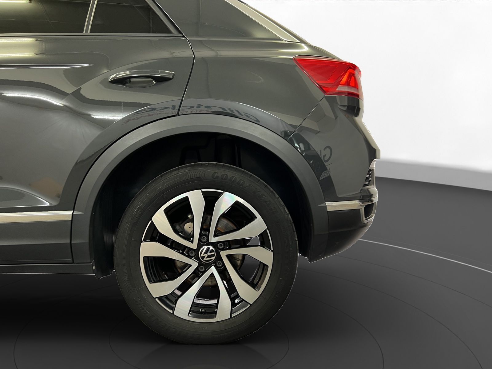 Volkswagen T-Roc 2.0 TDI Active - Samsaru's Car Outlet