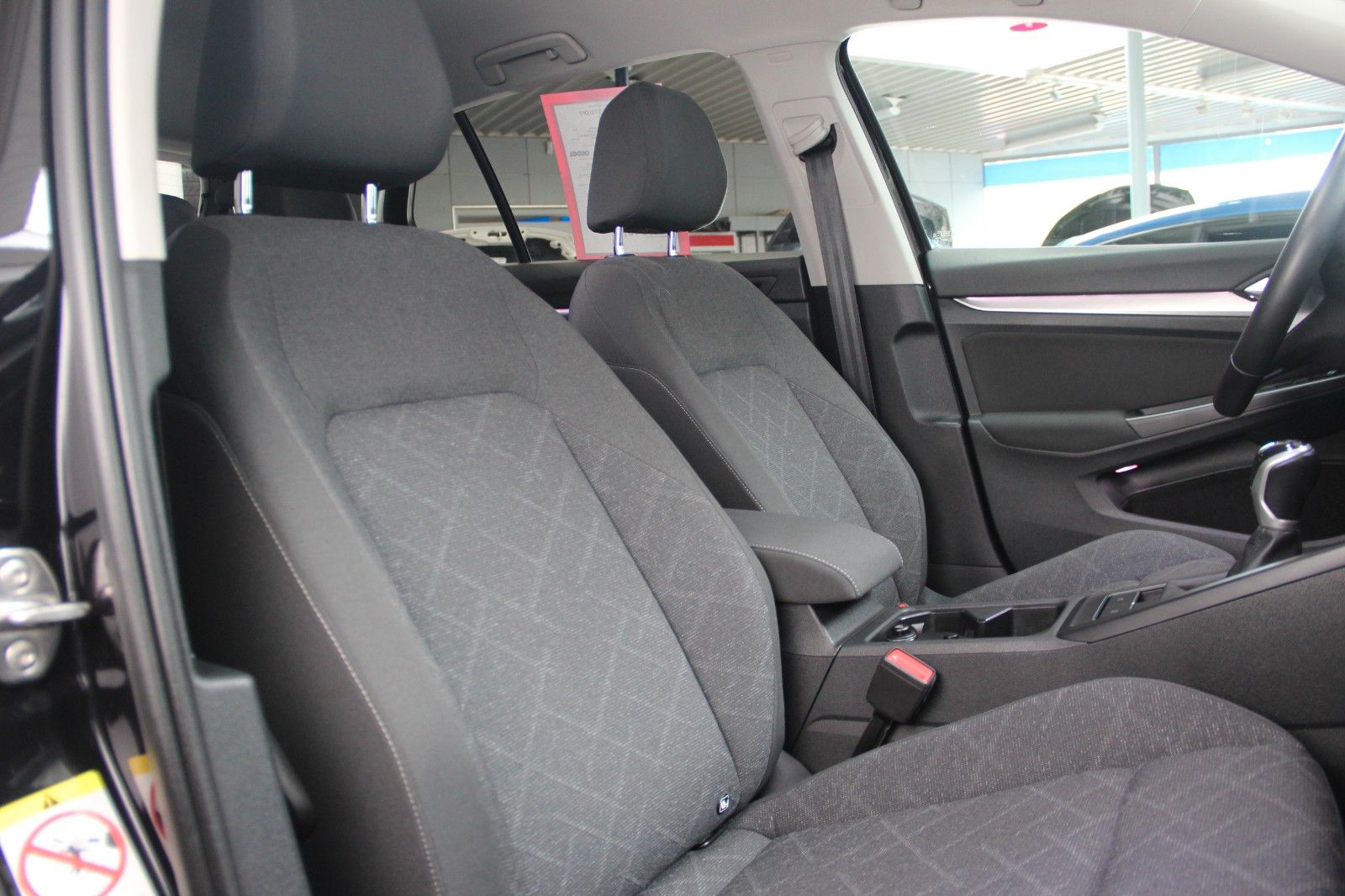 Volkswagen Golf 8 1.5 TSI Life - Samsaru's Car Outlet
