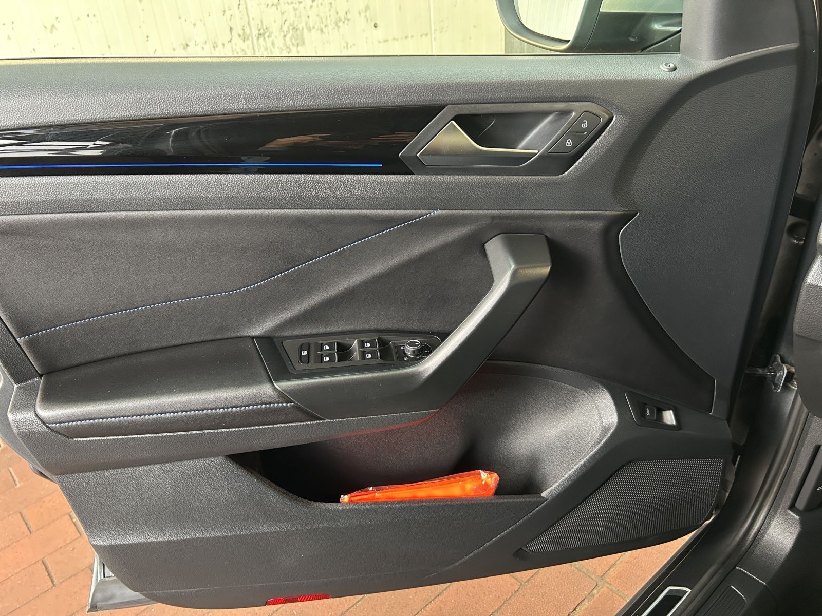 Volkswagen T-Roc R 4M DSG - Samsaru's Car Outlet