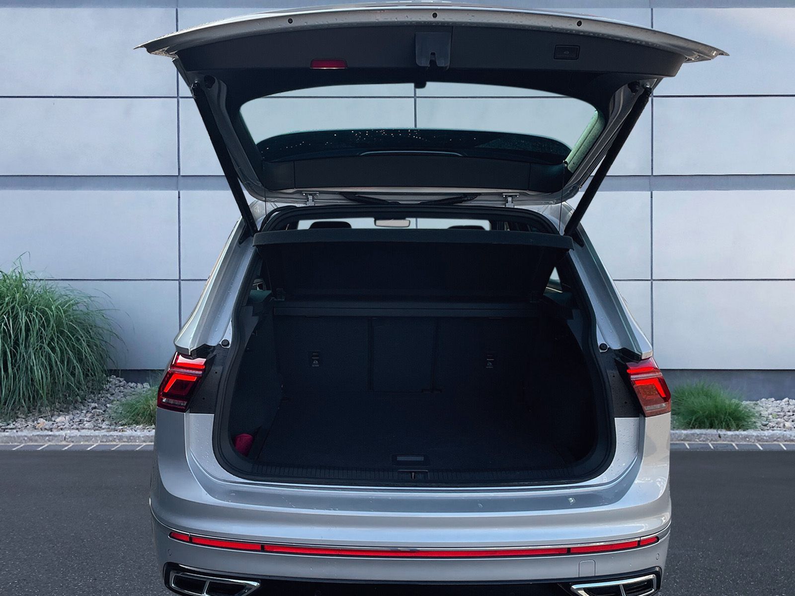 Volkswagen Tiguan R-Line 2.0 TDI DSG 4Motion - Samsaru's Car Outlet