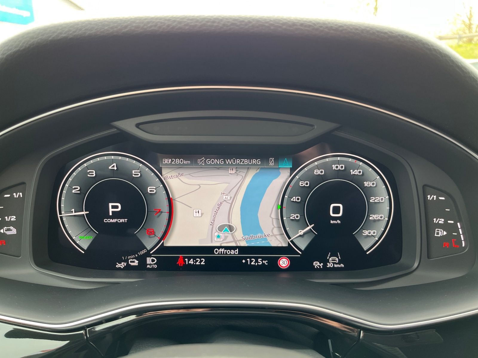 Audi Q8 S-Line 55 TFSIe quattro / HD-Matrix, AHK, B&O