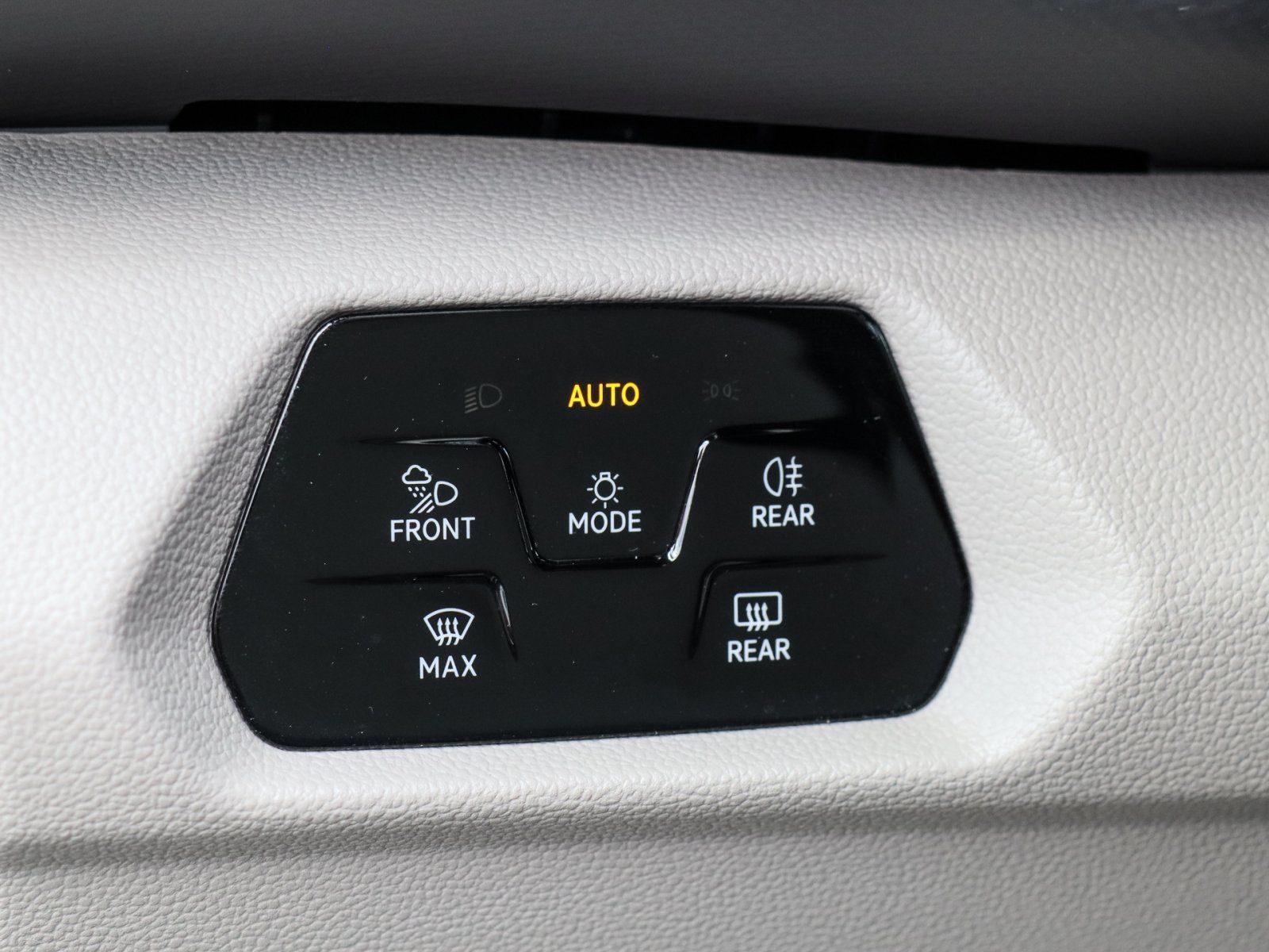 Volkswagen T7 Multivan 1.5 TSI DSG Life - Samsaru's Car Outlet