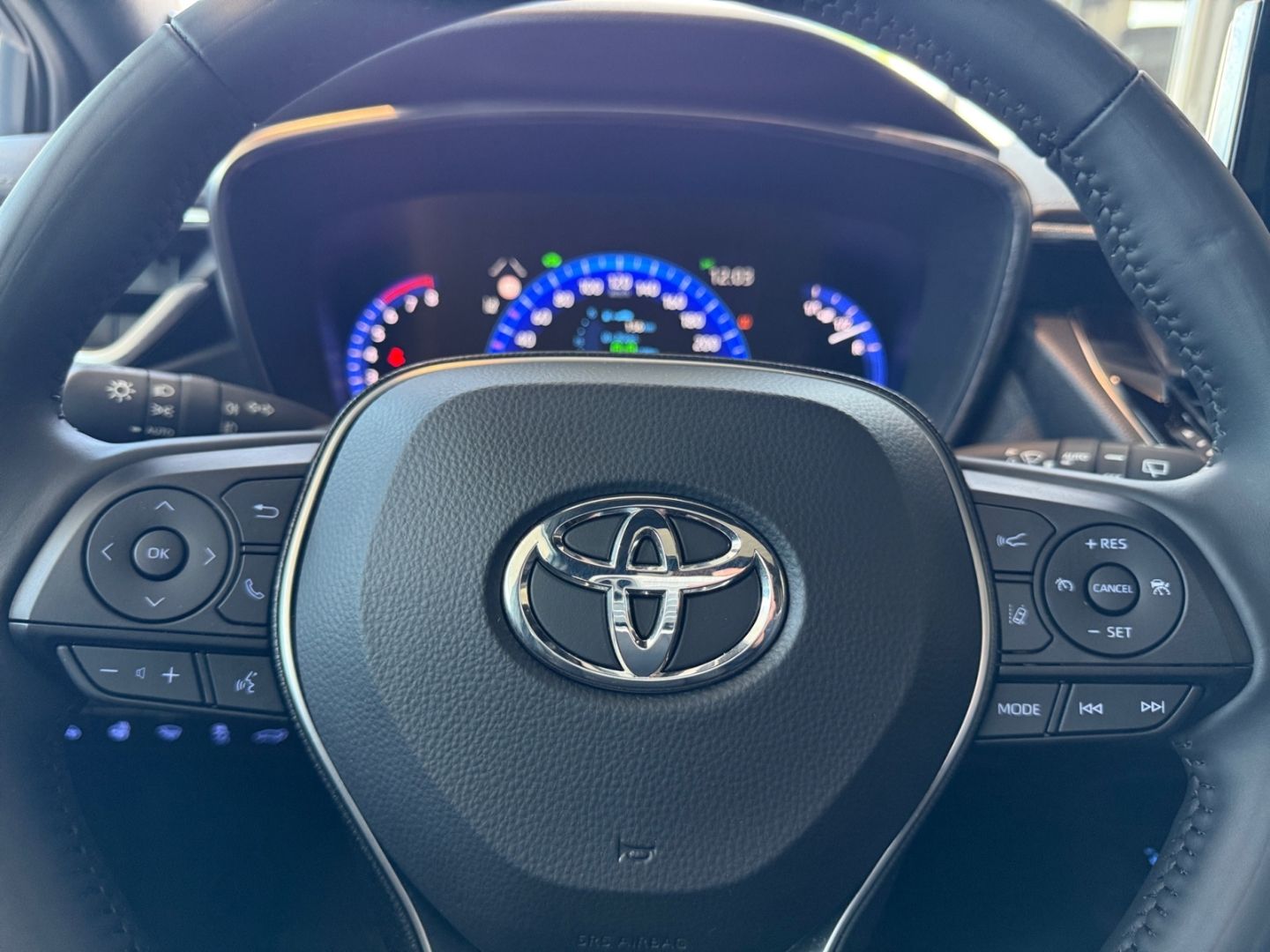 Toyota Corolla 2.0 Hybrid TS Lounge - Samsaru's Car Outlet