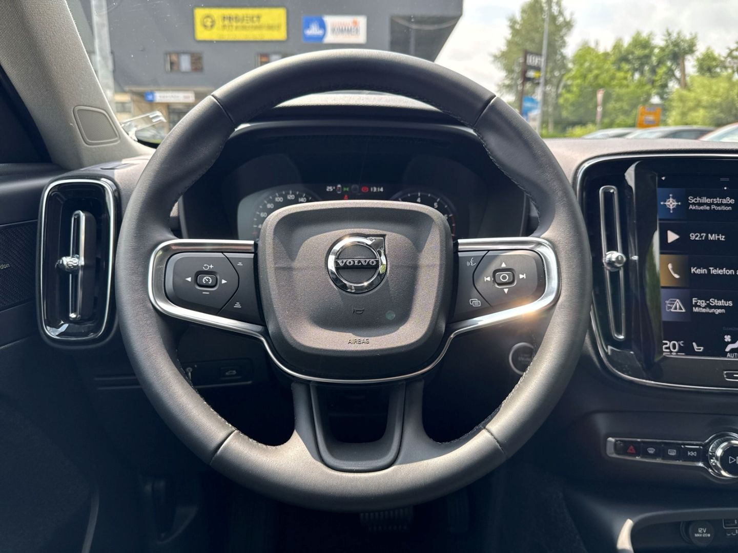 Volvo XC40 Momentum Pro 2WD T3 - Samsaru's Car Outlet