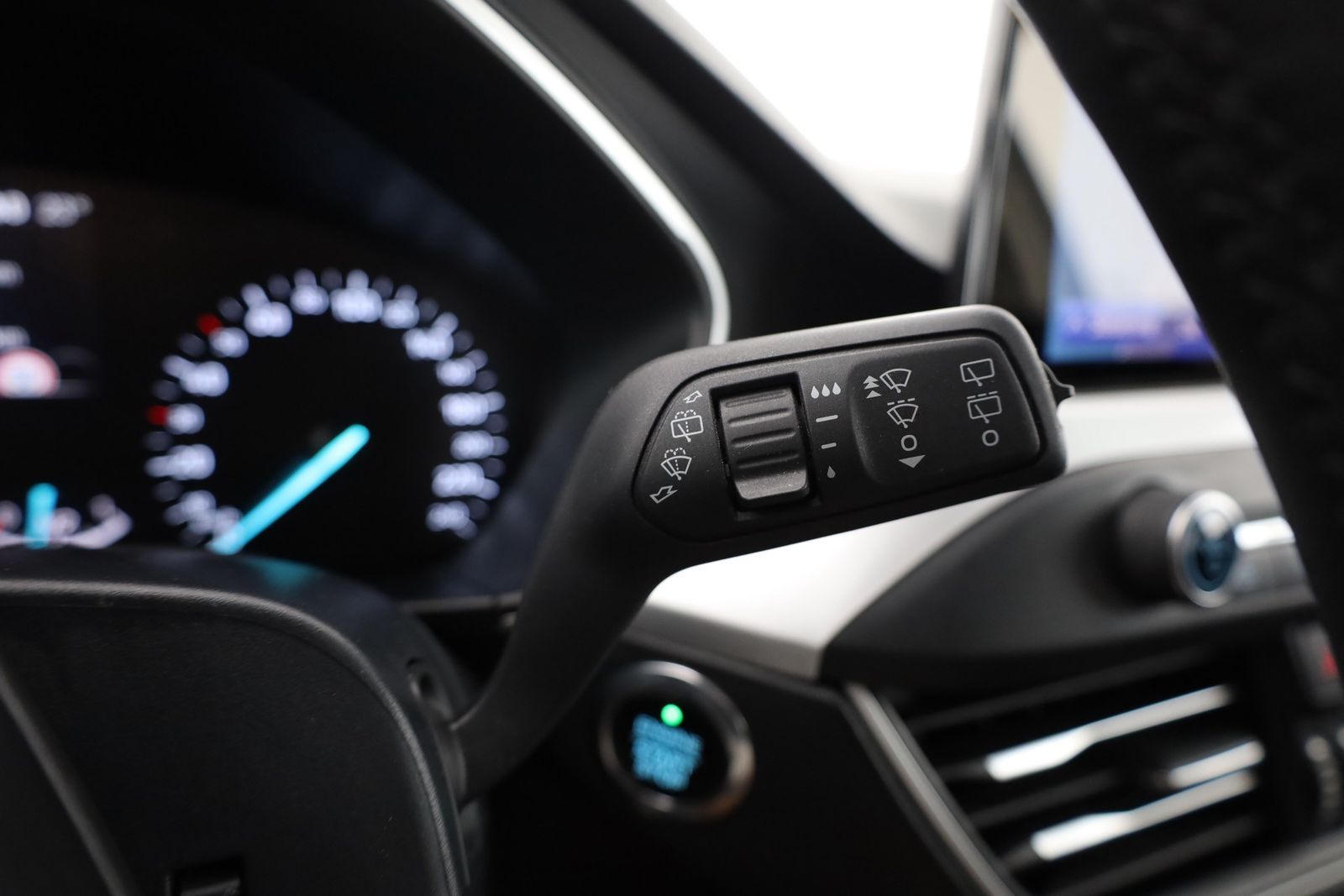 Ford Focus Turnier 2.0 EcoBlue Aut. - Samsaru's Car Outlet