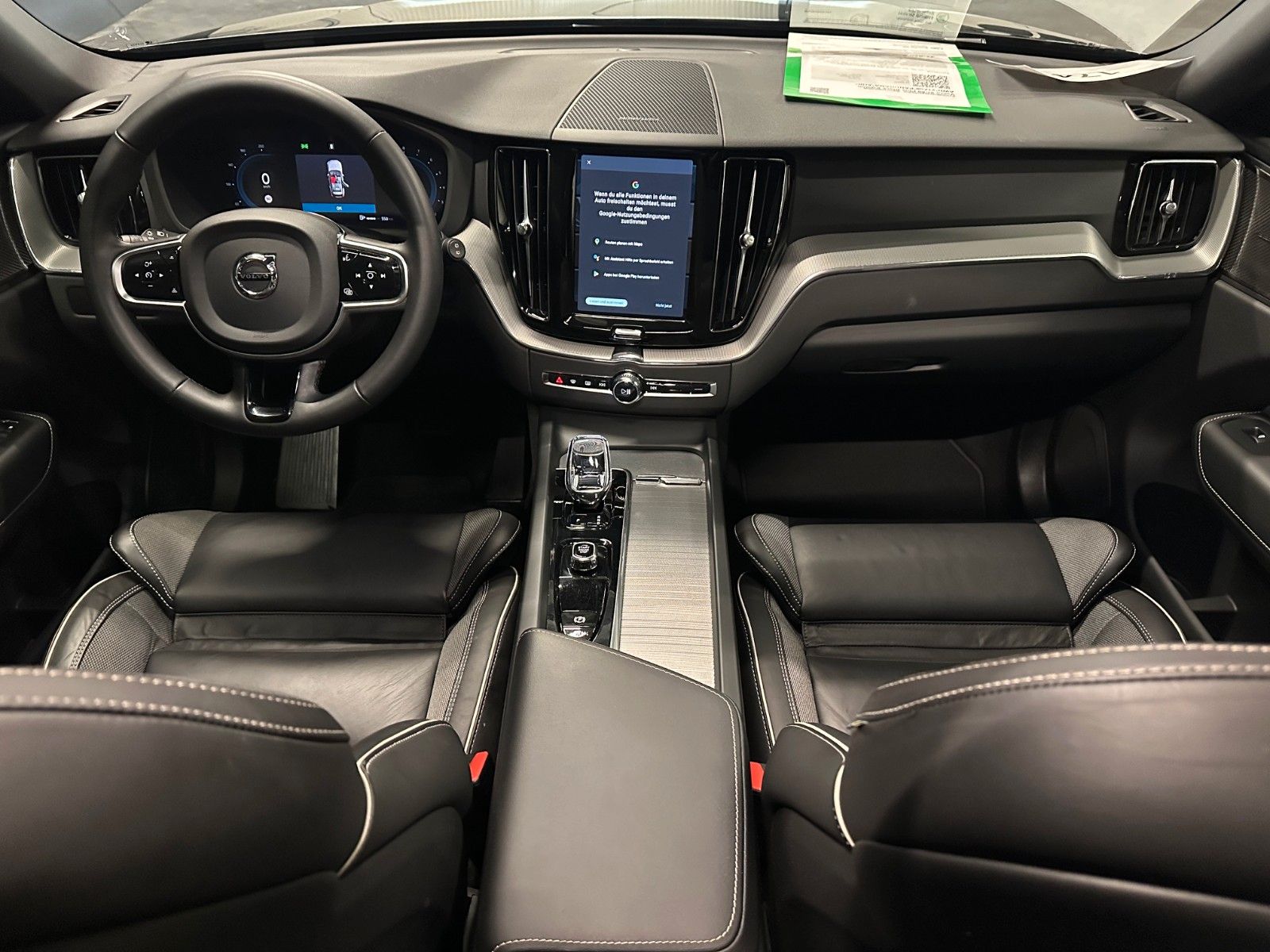 Volvo XC60 Plus Black Edition AWD*21Zoll*PANORAMA*AHK*