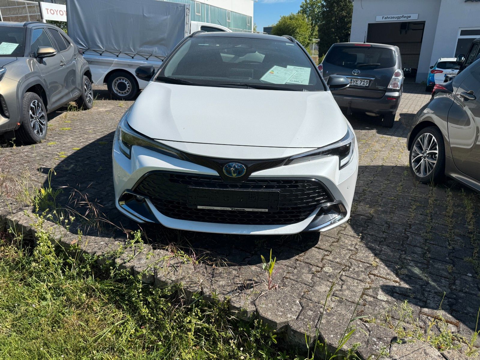 Toyota Corolla 1.8 TS Hybrid Black and White