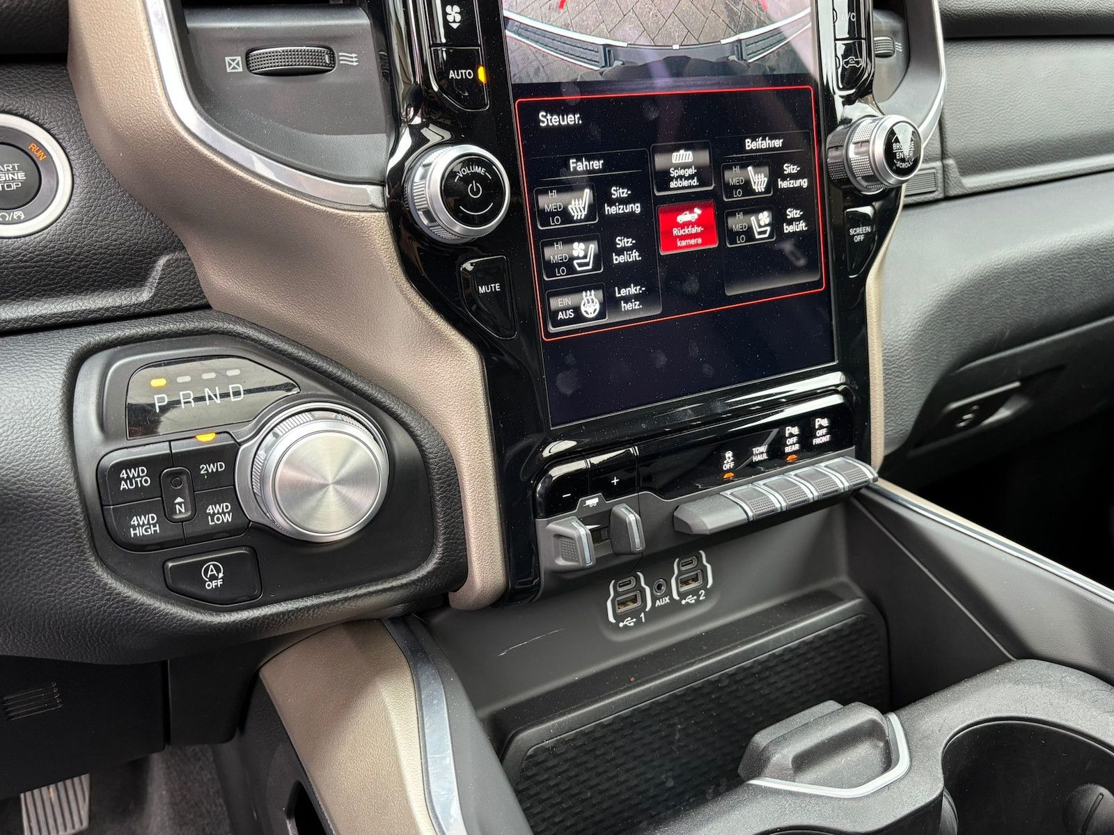 Dodge RAM 1500 Laramie 5,7L 4x4 AHK LPG12´´ Navi Bügel