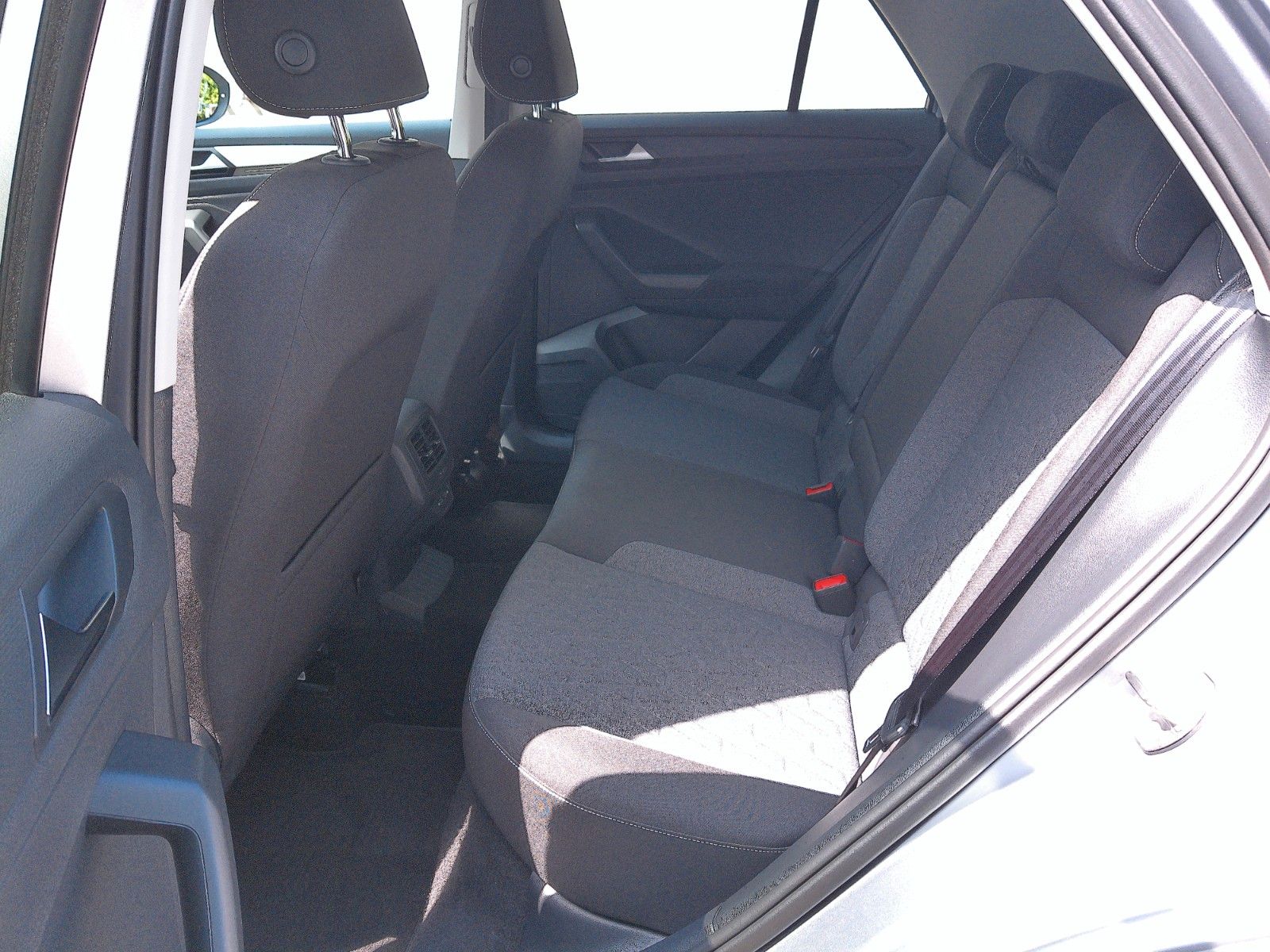 Volkswagen T-Roc 1.5 TSI DSG Move - Samsaru's Car Outlet