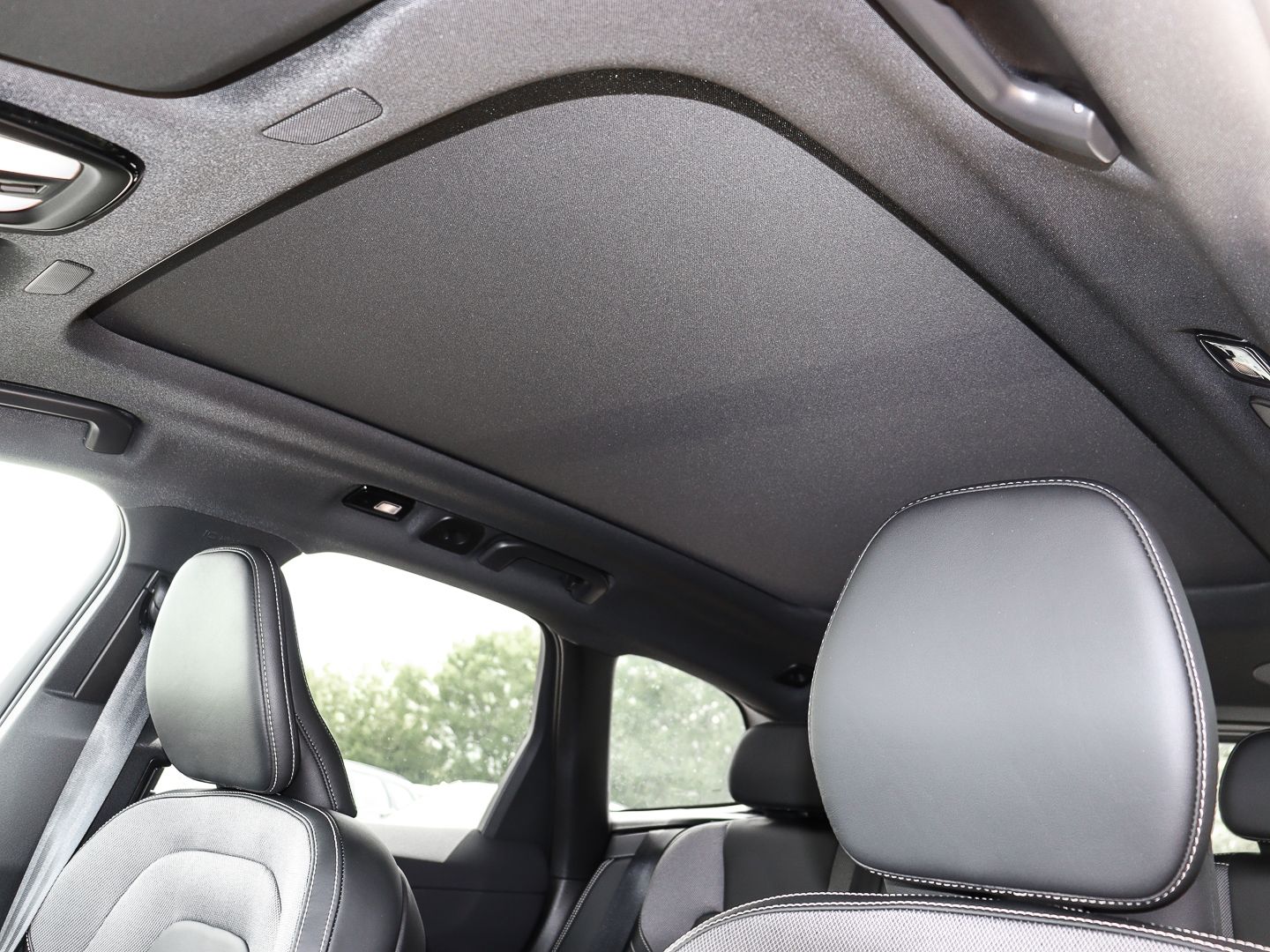 Volvo XC60 B4 Benzin Plus Dark - Samsaru's Car Outlet
