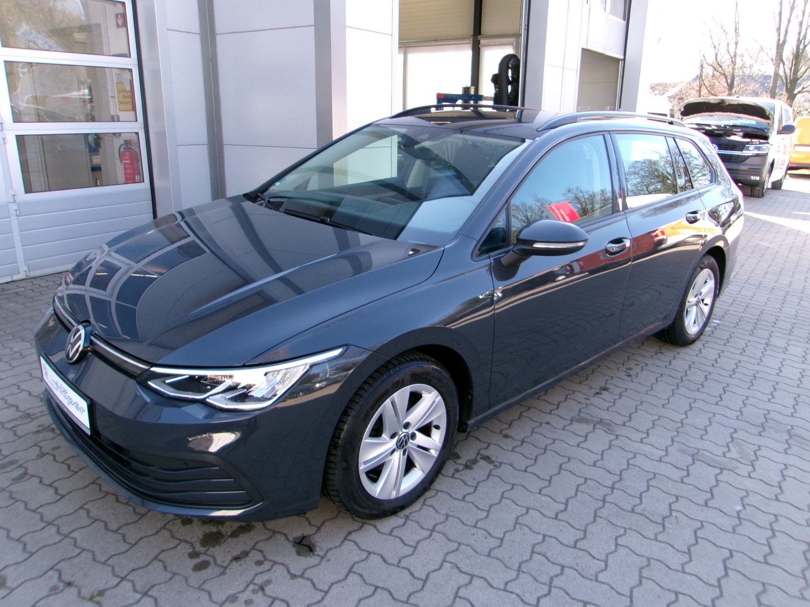Volkswagen Golf VIII Variant Life 1.5 eTSI - Samsaru's Car Outlet
