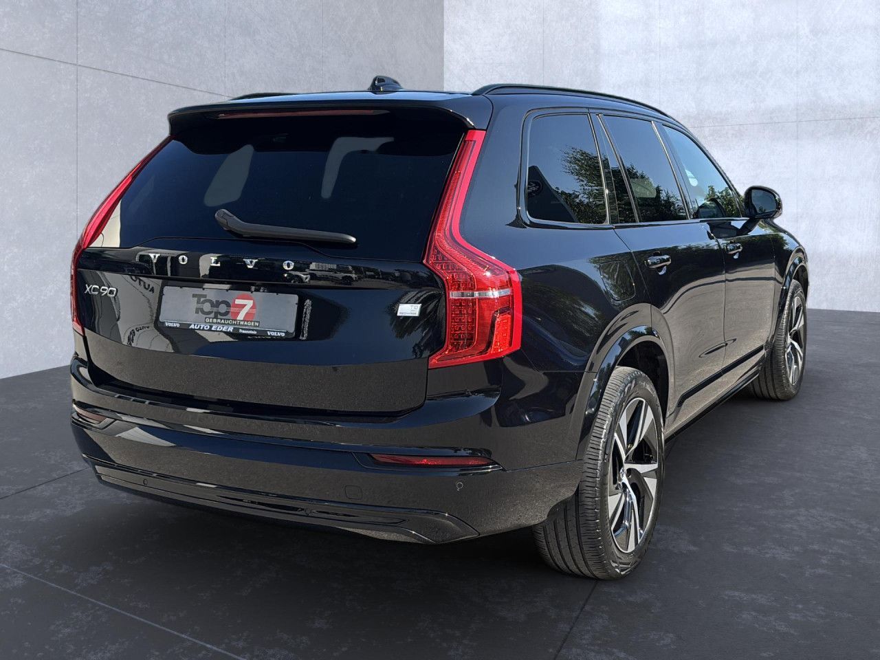 Volvo XC 90 R Design Recharge Plug-In Hybrid AWD - Samsaru's Car Outlet