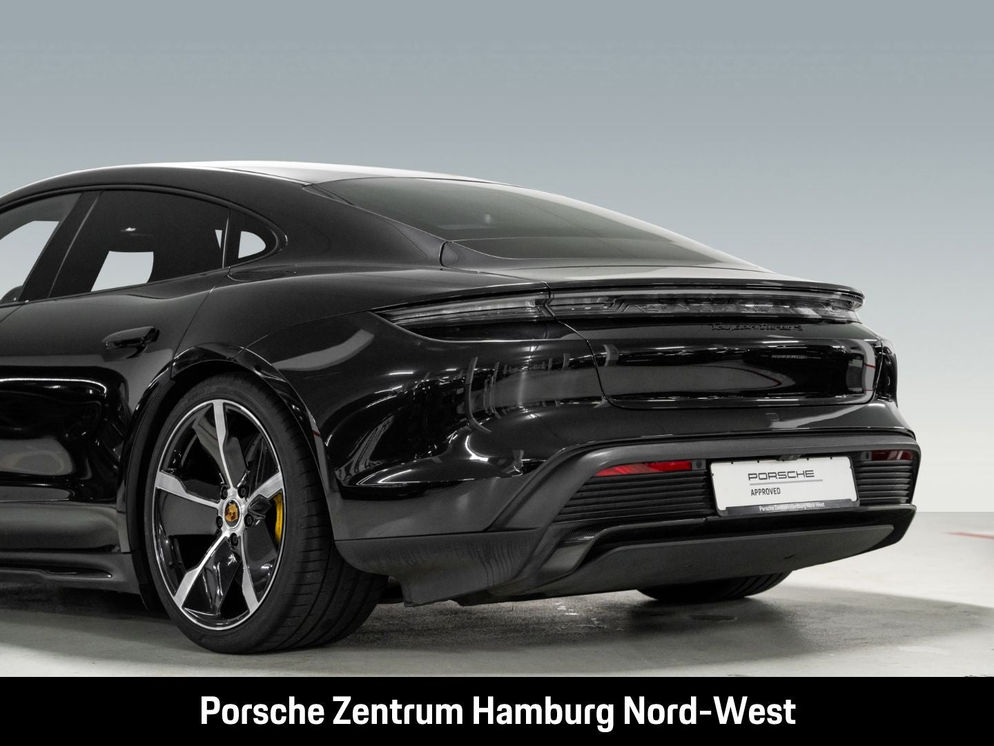 Porsche Taycan Turbo S LED-Matrix InnoDrive Head-Up