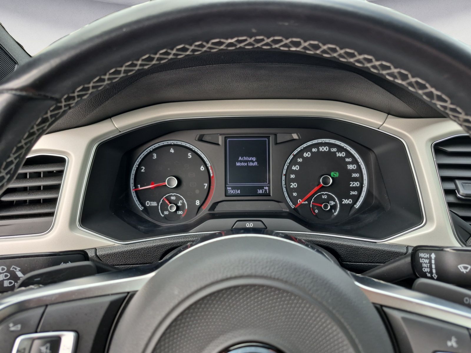 Volkswagen T-Roc R-Line - Samsaru's Car Outlet