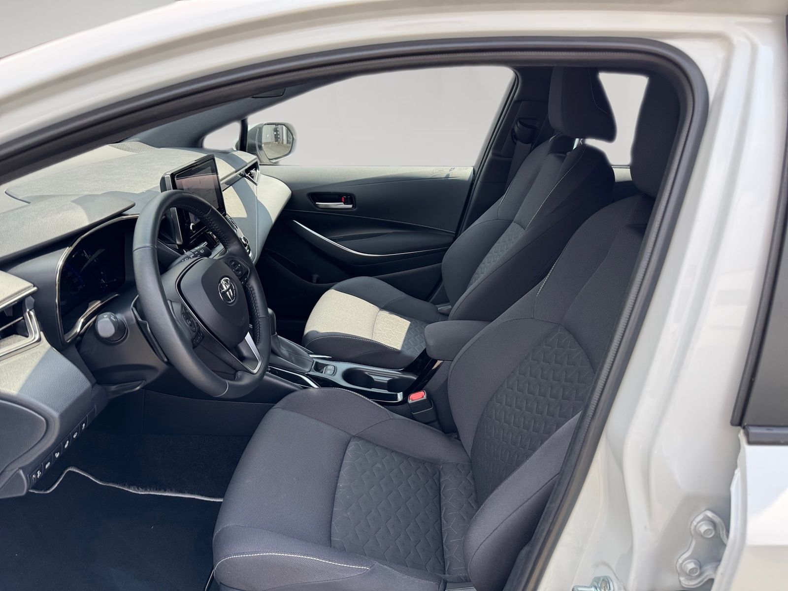 Toyota Corolla 2.0-l-Hybrid Touring Sports - Samsaru's Car Outlet