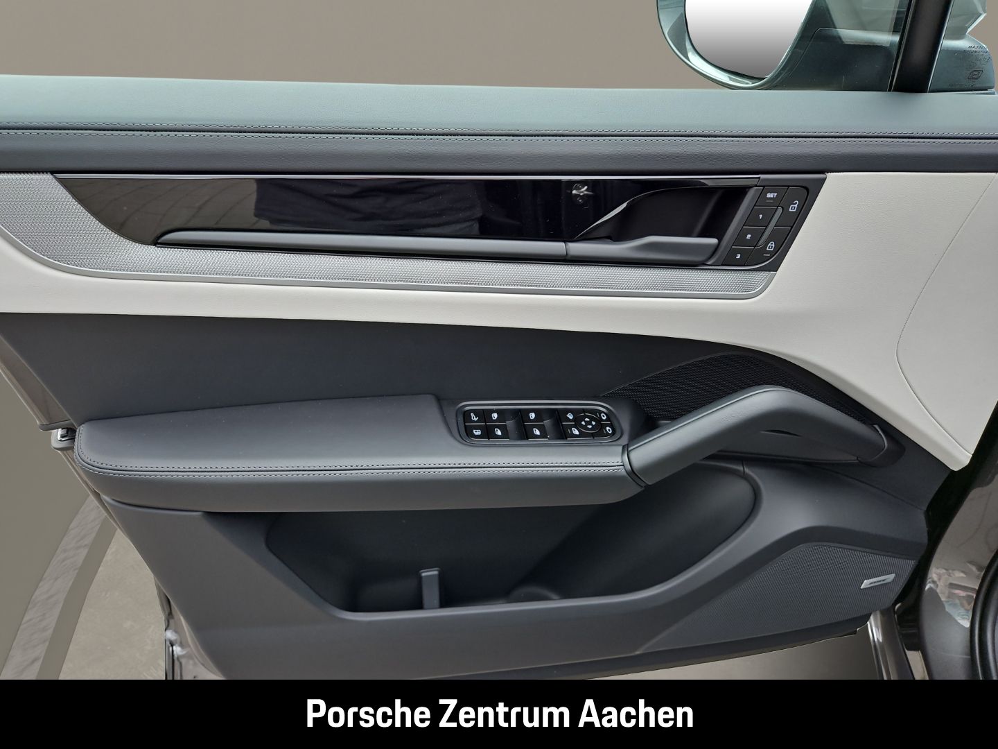 Porsche Cayenne E-Hybrid BOSE Panoramadach Luftfederung