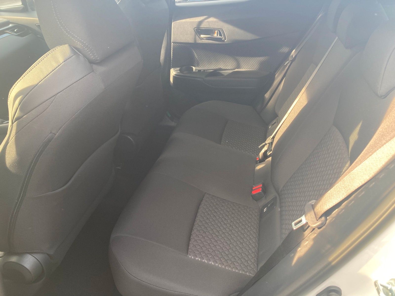 Toyota C-HR 2.0-l-VVTi Hybrid - Samsaru's Car Outlet