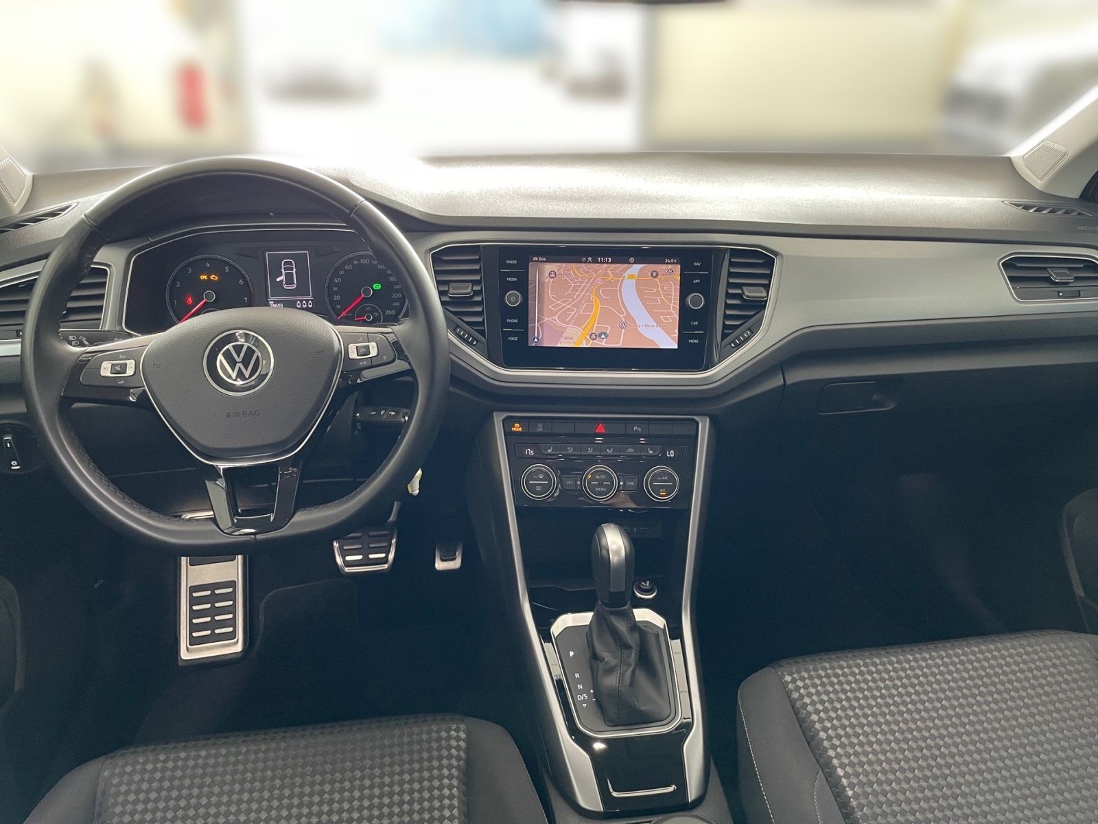 Volkswagen T-Roc 1.5 TSI Active - Samsaru's Car Outlet