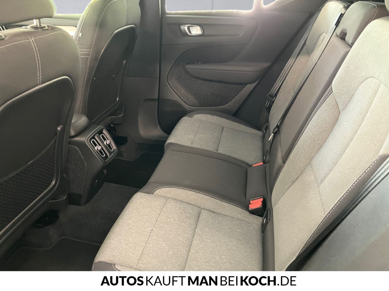 Volvo XC40 B3 DKG Core AHK LED SHZ/LHZ NAVI PDC/CAM!