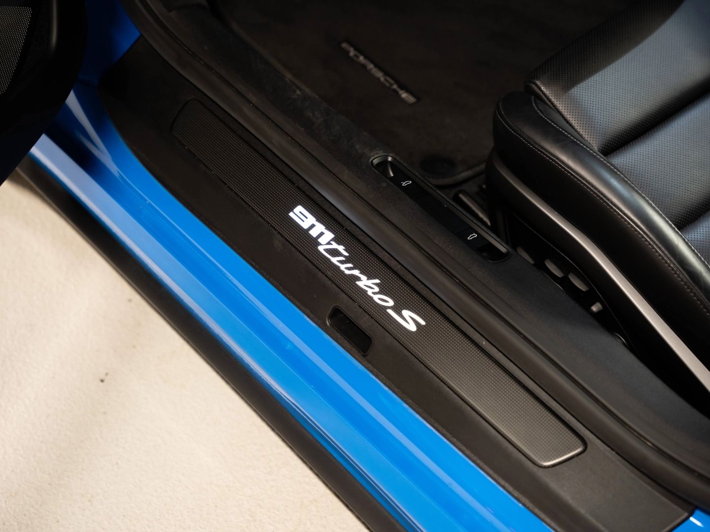Porsche 992 Turbo S Burmester InnoDrive PCCB Lift-VA