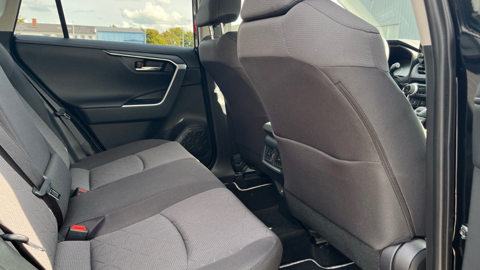 Toyota RAV 4 Hybrid 4x4 Team D AHK 1.650kg MwSt.