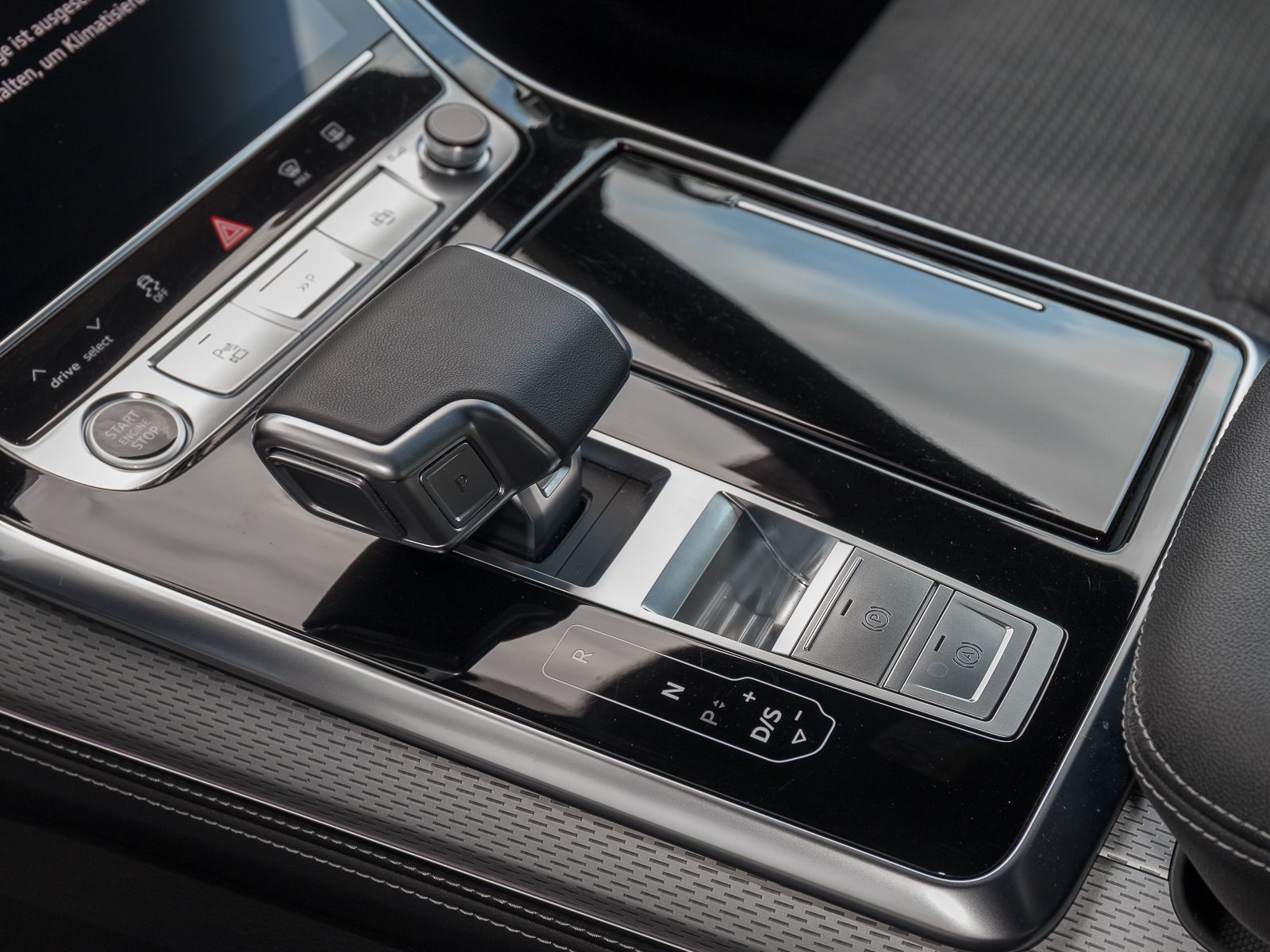 Audi Q8 55 TFSIe Q S LINE - Samsaru's Car Outlet