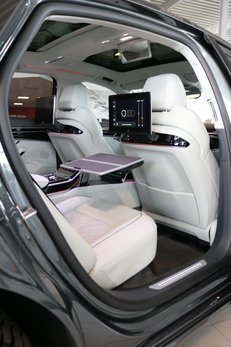 Audi A8 L 60 TFSI S line - Samsaru's Car Outlet