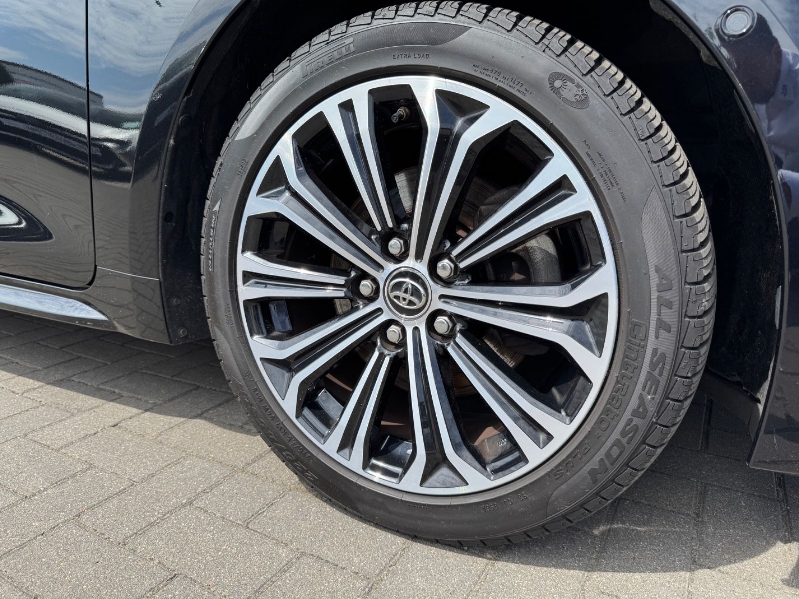Toyota Corolla Touring Sports Hybrid Club - Samsaru's Car Outlet