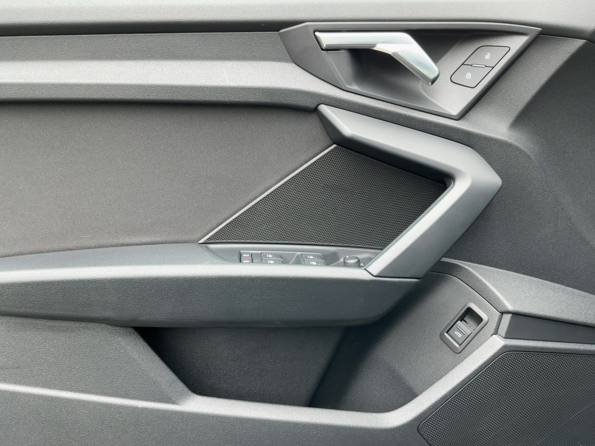 Audi A3 Limousine 30 TFSI S-TR 5JG+LED+NAV+AHK+ACC+VC