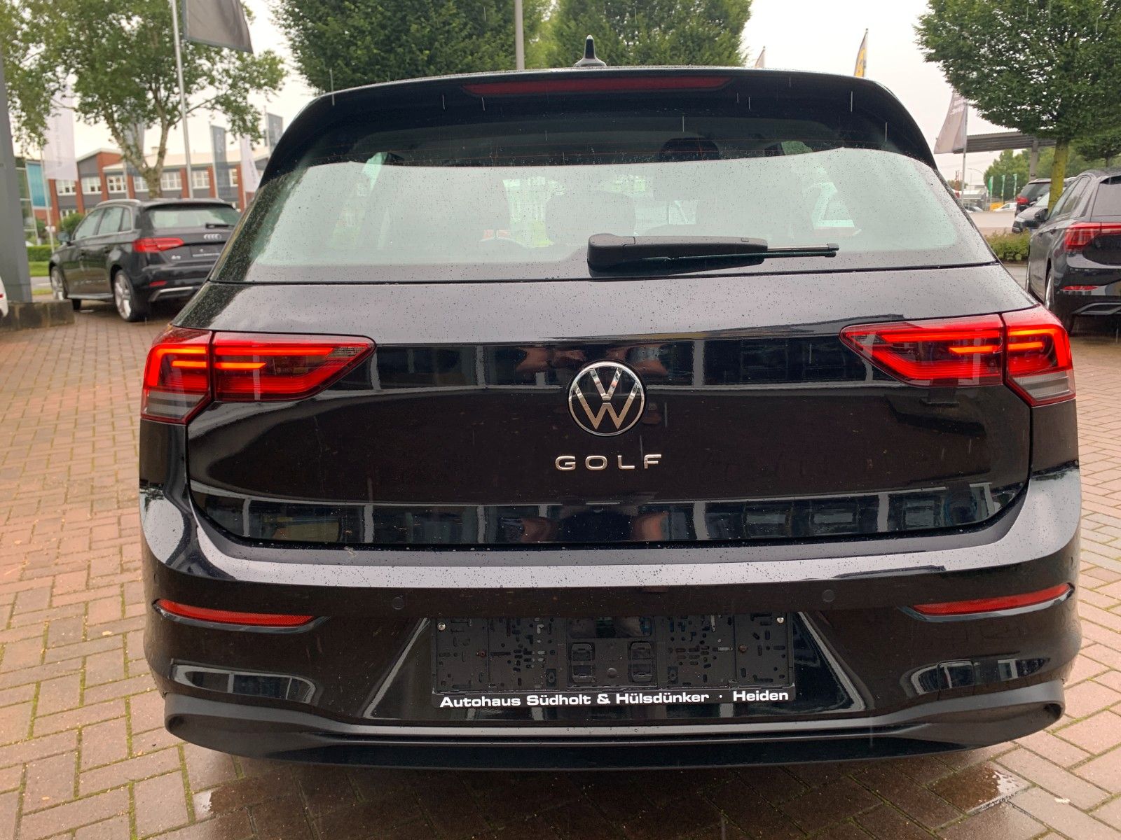 Volkswagen Golf Life - Samsaru's Car Outlet