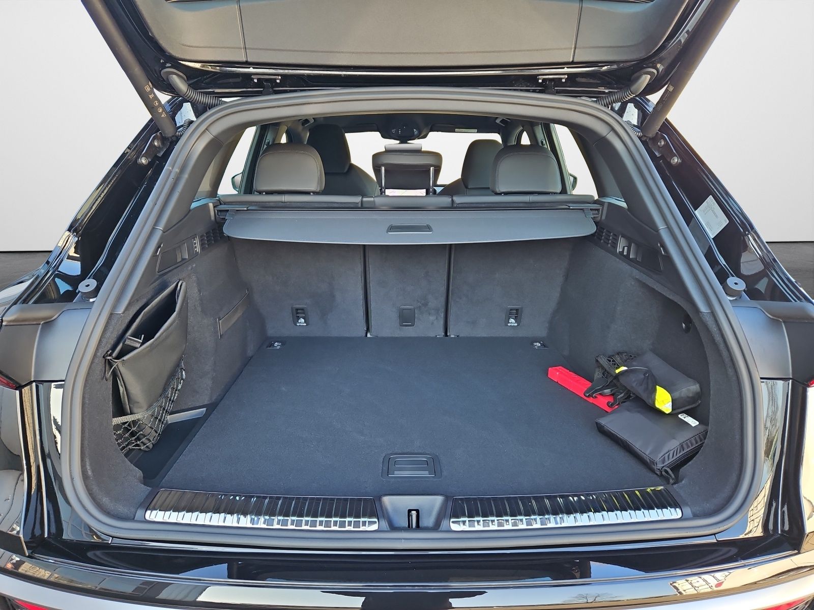 Audi Q5 SUV TDI S tronic quattro S line Tech Pro - Samsaru's Car Outlet