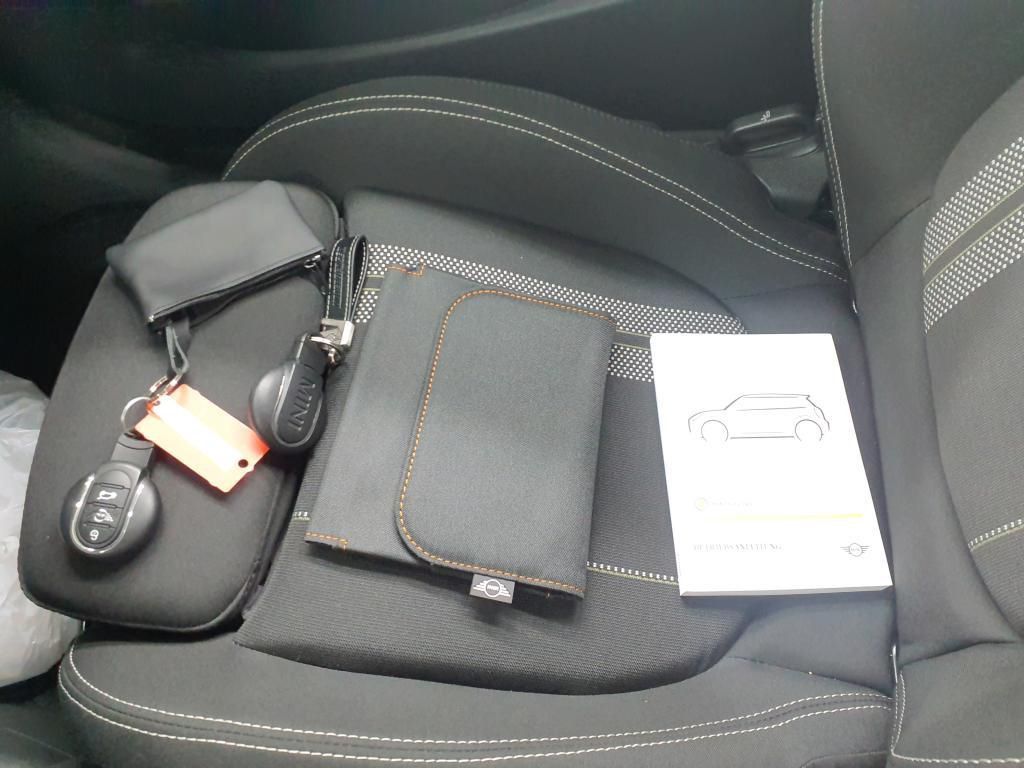 MINI Cooper SE Essential Trim - Samsaru's Car Outlet