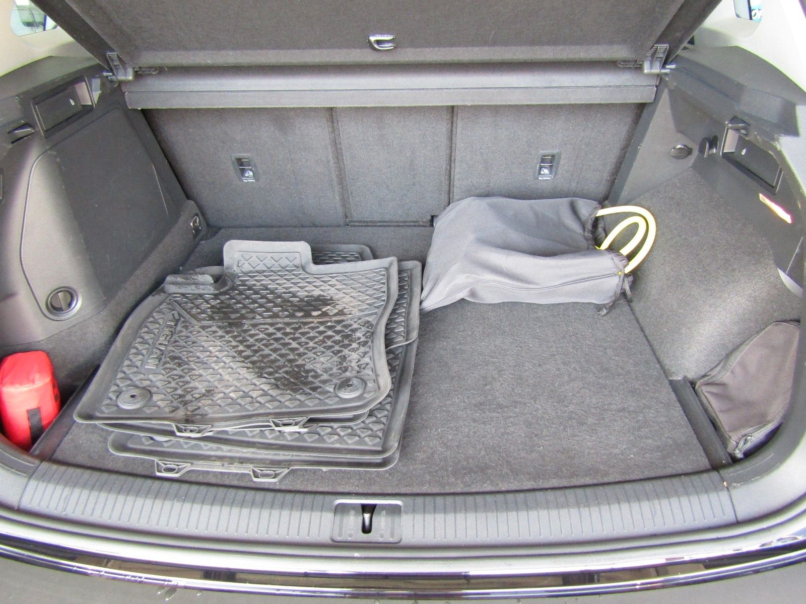 Volkswagen Tiguan 1.4 TSI Life eHybrid Plug-in - Samsaru's Car Outlet
