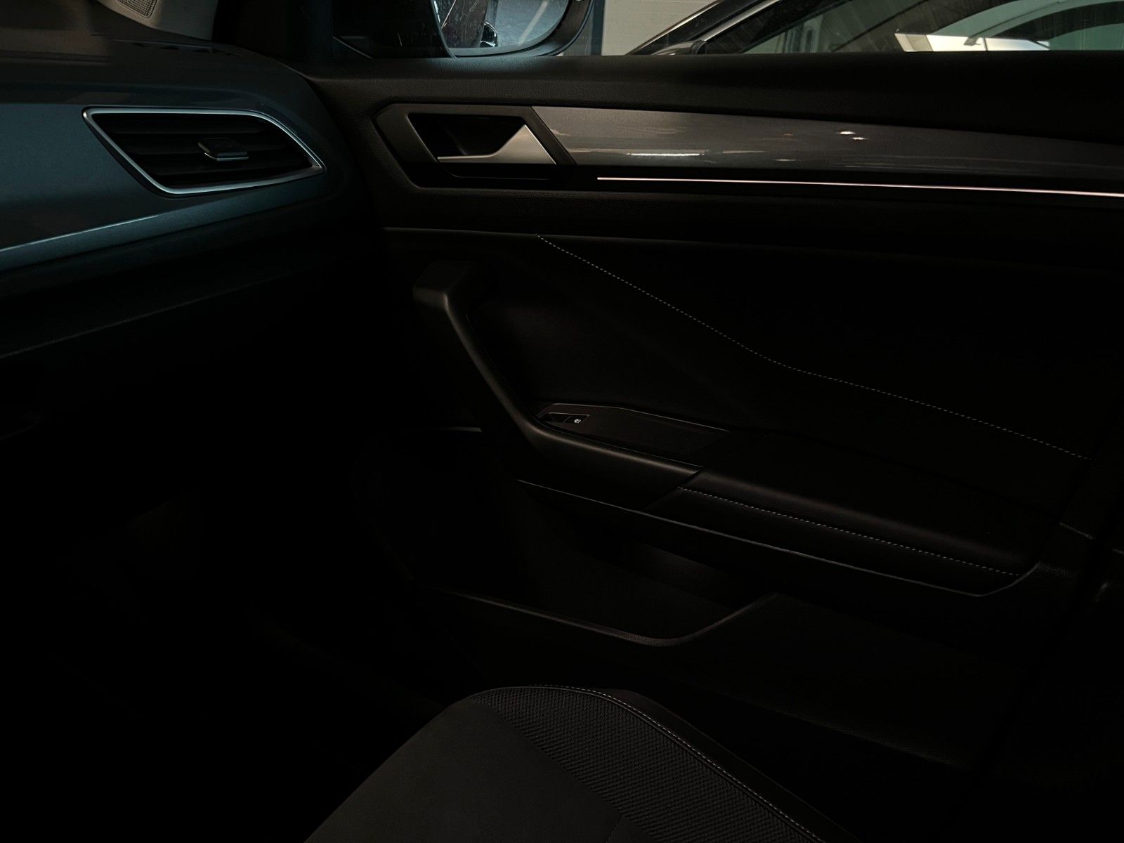 Volkswagen T-Roc Style - Samsaru's Car Outlet