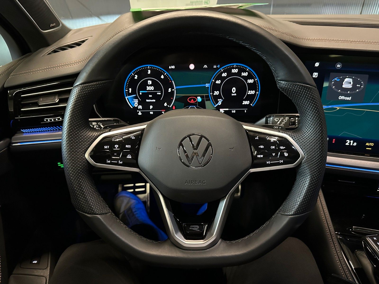 Volkswagen Touareg R-Line 4M - Samsaru's Car Outlet