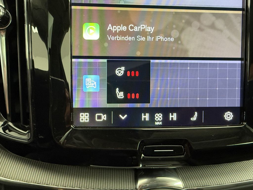 Volvo XC60 B5 AWD Ultra Dark *AHK*21-Zoll*360°*Luft-Fa