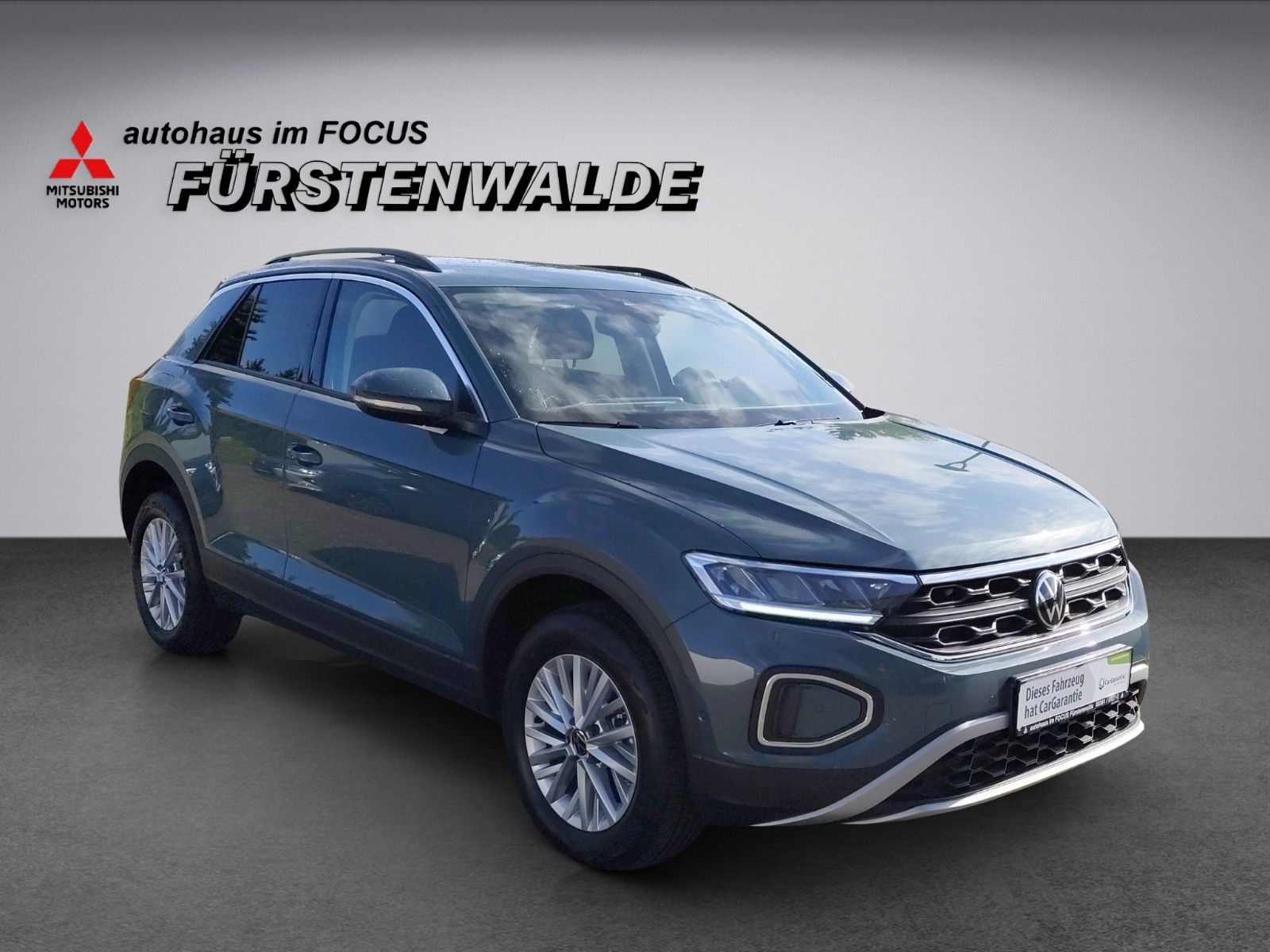 Volkswagen T-Roc 1.0 Life - Samsaru's Car Outlet