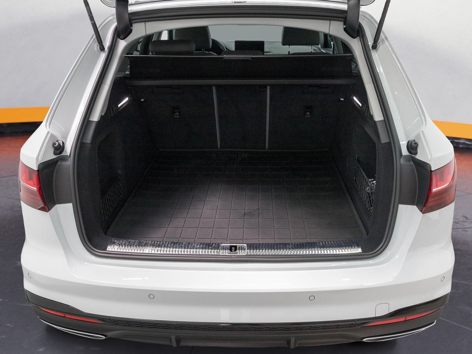 Audi A4 Avant 35 TFSI S LINE - Samsaru's Car Outlet