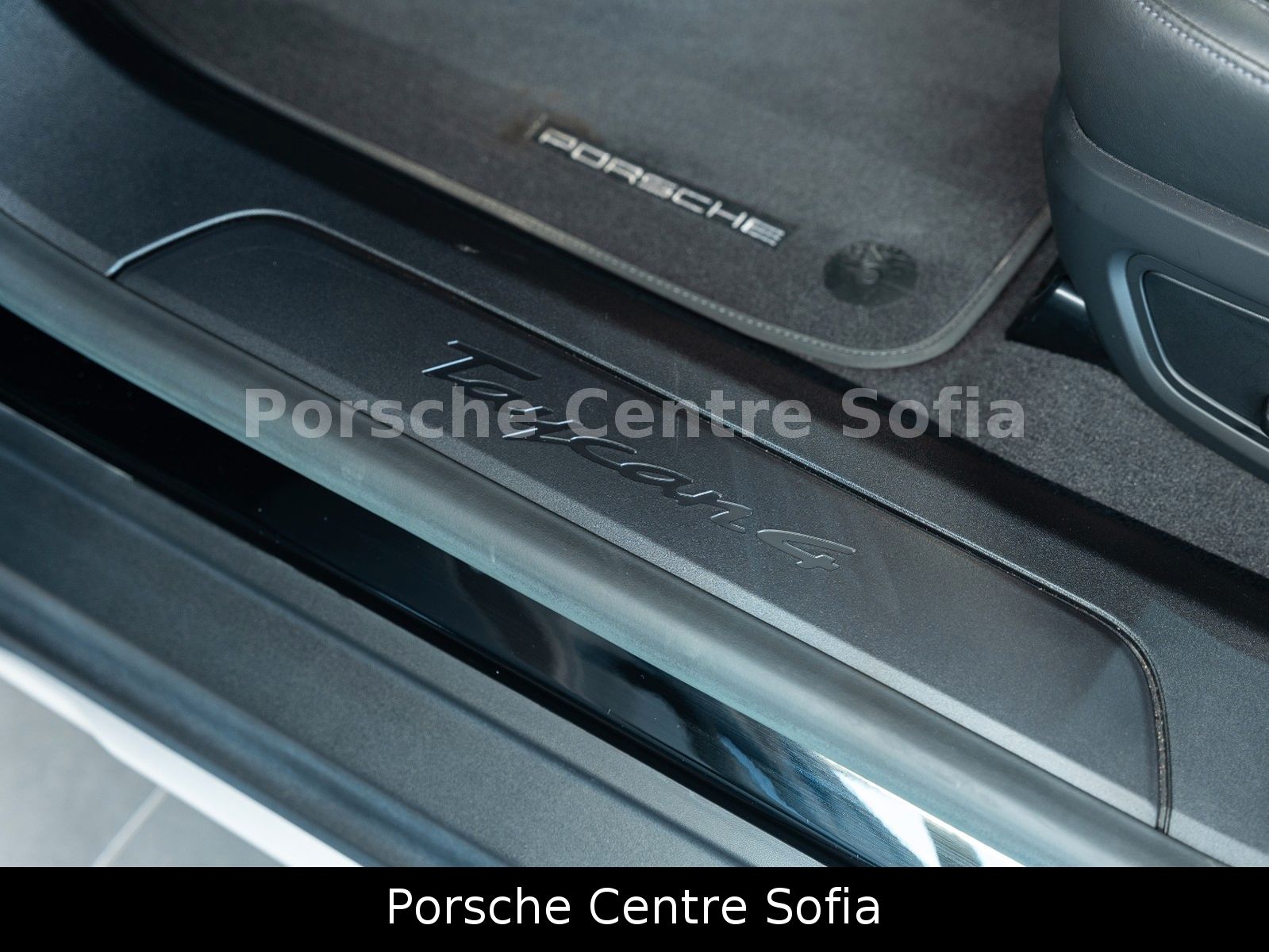 Porsche Taycan Cross Turismo 4